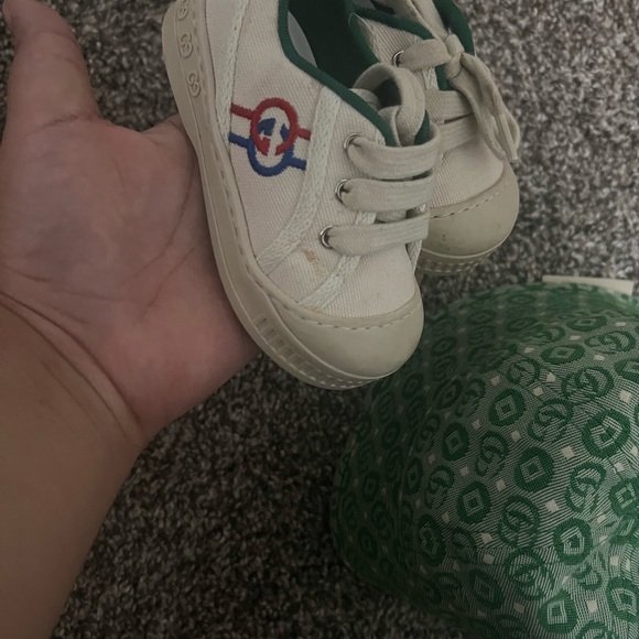 Gucci hat & shoes . Gucci hat is a small & shoes is 5C - Picture 5 of 8